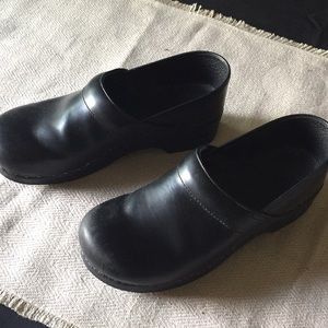 Men’s Dansko shoes